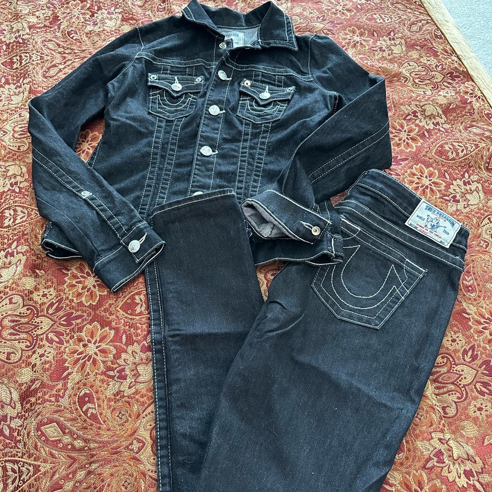 NOT FOR SALE!!!!🔥🔥🔥 TRUE RELIGION BLACK JEAN SUIT WITH WHITE STITCHING
